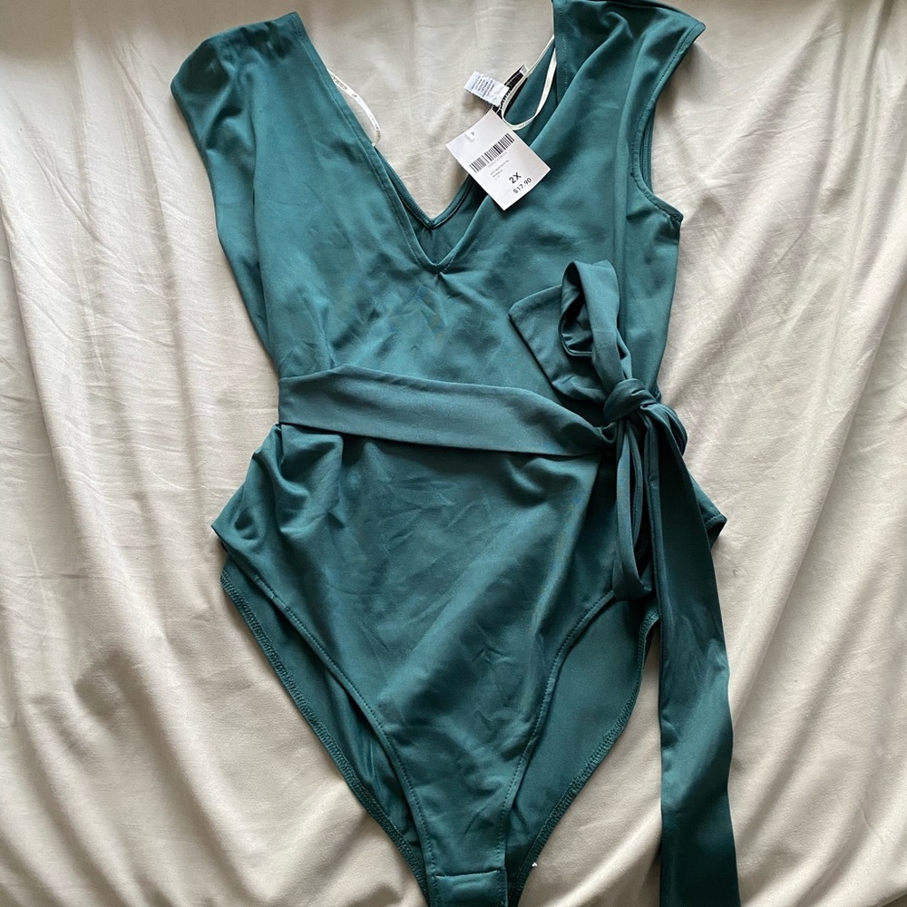 NWT adorable green bodysuit with tie